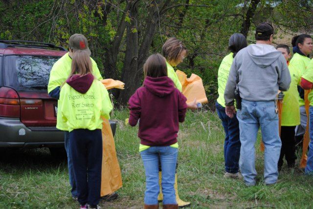 Pigeon Creek Cleanup (25)