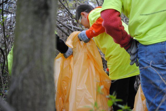 Pigeon Creek Cleanup (34)