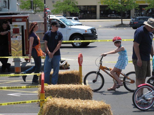 Volunteers Observe Techniques of Riders