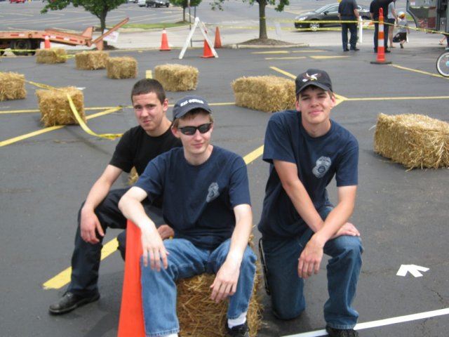 Volunteers Wait for Course Riders