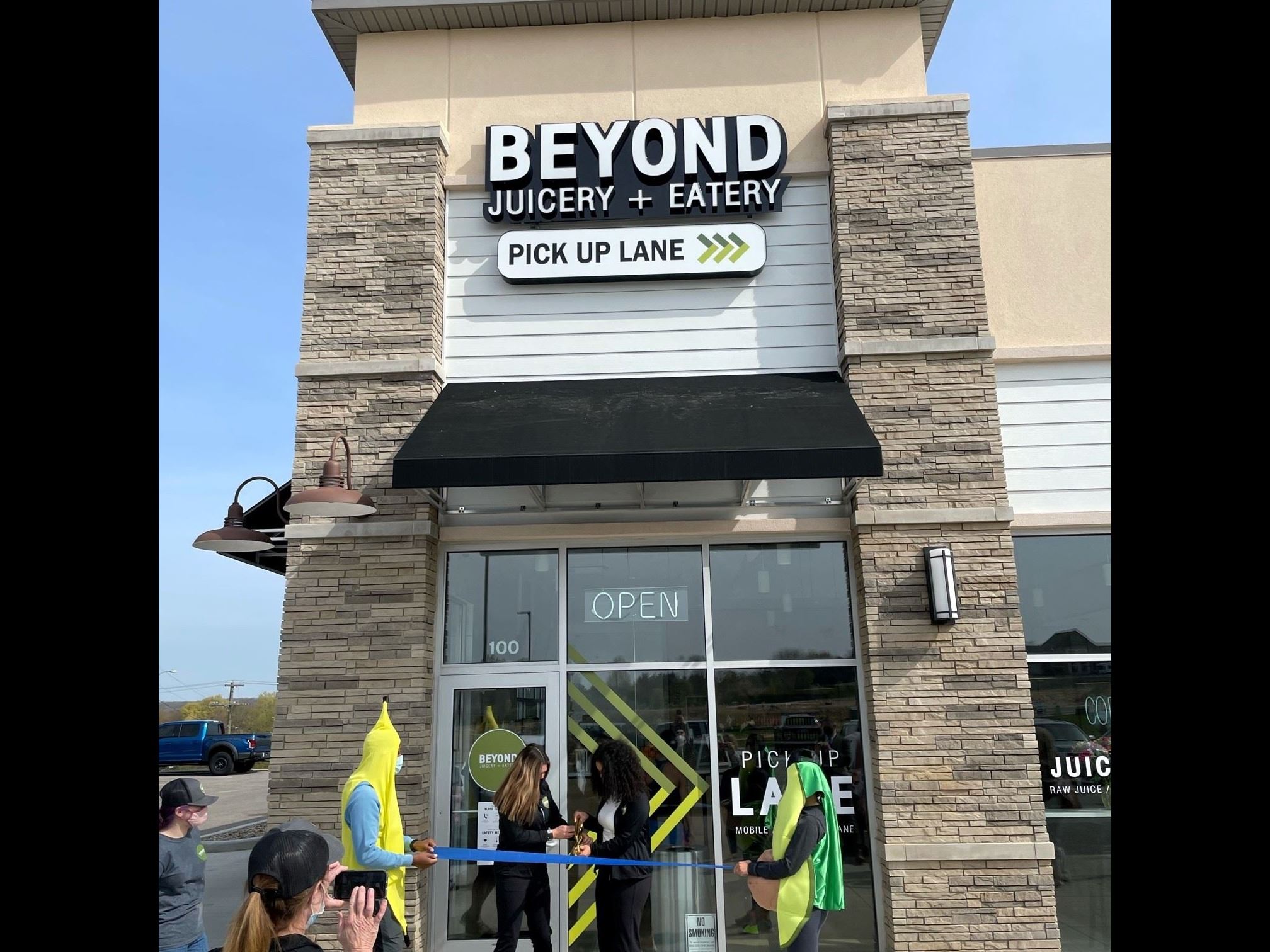 Beyond Juicery and Eatery Ribbon Cutting