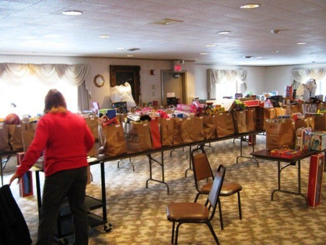 Volunteers Get Tables and Food Set Up